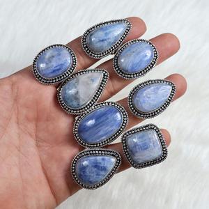 Bagues en pierres précieuses de kyanite bleue naturelle fabrication de bijoux pour l'approvisionnement en bijoux en argent fabrication de bagues de serrage polies à la main lisses - Product Image 1