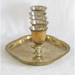 Gobelet à vin royal en laiton avec plateau en métal doré Design élégant Parfait pour la maison Hôtel Bar Champagne Servant Élégant Durable Boisson Ware - Product Image 2