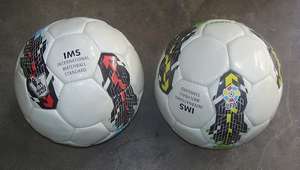 Ballon de football professionnel de haute qualité pour adultes, en cuir PU, durable, résistant à l'eau, impression d'écran, couleur, taille et logo personnalisables - Product Image 4