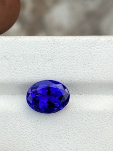 Coupe ovale de Tanzanite de couleur bleue royale riche naturelle super attrayante avec une excellente couleur Loupe naturelle Zoisite 3.89 carats propre - Product Image 2