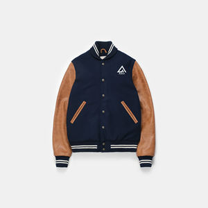 Blouson moto vintage personnalisé pour homme, style universitaire, en laine/polyester, à capuche, avec broderie chenille et patchs sur le devant, idéal pour l'automne - Product Image 1