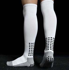 Elegantes calcetines deportivos de punto de Color sólido con logotipo personalizado antideslizante calcetines de tobillo de secado rápido último diseño para adultos - Product Image 4