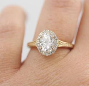 แหวนเพชรทรงวงรีสีขาว10K พร้อมรัศมีที่ซ่อนอยู่ในห้องปฏิบัติการจัดงานแต่งงานและงานหมั้นสำหรับความรัก - Product Image 4