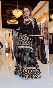 Lehenga de luxe de qualité supérieure à prix réduit, spécial mariage Haldi Sangeet, fantaisie, 100% soie, entièrement cousu, avec broderie multi-fils et sequins - Product Image 3