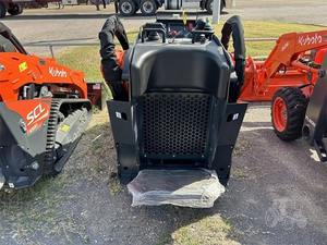 Minicargadora de dirección deslizante Kubota SCL1000 2025, la mejor cargadora de fuerza pequeña con bomba de cojinete de motor fuerte y caja de cambios - Product Image 4