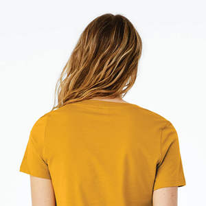 Airlume – T-Shirt à manches courtes col en v pour femme, 100% en coton peigné et avec anneau, simple, 4.2 oz - Product Image 6