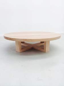 Ensemble de table basse en bois antique traditionnel construit à partir de bois dur de qualité supérieure avec des accents sculptés élégants - Product Image 2