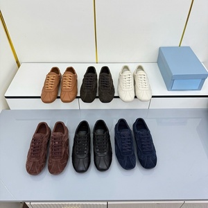 Nuevas zapatillas deportivas blancas transpirables con cordones y suela gruesa para hombre, zapatos casuales deportivos a la moda, parte superior de cuero genuino con amortiguación - Product Image 1