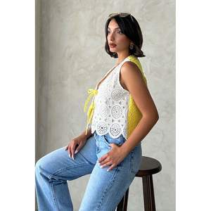 Gilet en dentelle à nouer sur le devant avec détails en jean pour femme - Product Image 5