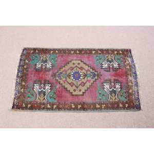 Alfombra Pequeña Vintage de 1.6x2.9 pies (49x87 cm), Alfombra Oriental de Lana Roja Turca - Product Image 3