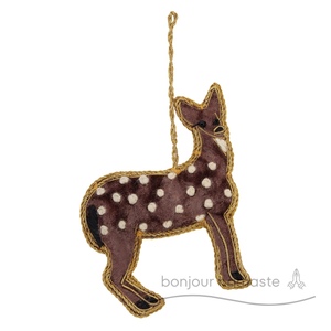 Adorno navideño de ciervo manchado, trabajo de bordado hecho a mano, moderno, elegante, ecológico, decoración de árbol de vacaciones sostenible - Product Image 1
