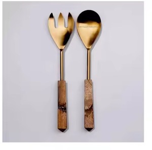 Ensemble de service à salade en métal doré de haute qualité avec poignée en résine blanche pour cuillère et fourchettes de service de cuisine - Product Image 6