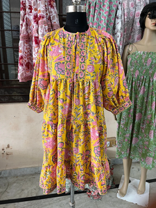 เดรสมินิเดรสผ้าคอตตอนปักดิ้นลึกสไตล์ลำลองมีสายปิดแบบ100% ลายดอกไม้บล็อกด้วยมือ - Product Image 3