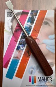 Instrumentos ortopédicos Periosteal elevador curvo plano con mango de madera juego de instrumentos maquinaria alimentada CE certificado Mahersi - Product Image 6