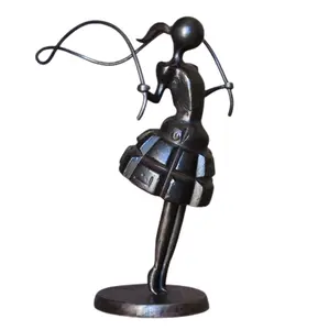 Neuankömmling Desktop Crafts Modern Style Mädchen spielen Skulptur Home Decorative Handmade Metal Statue