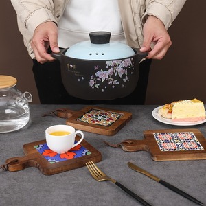 Dessous de plat en bois naturel avec centre en carreaux de céramique pour casseroles et poêles à frire - Product Image 6