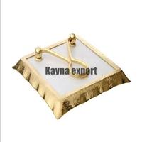 Support à mouchoirs de luxe artisanal en laiton doré avec motif feuille blanche, style artisanat américain fait main, sur base métallique autoportante