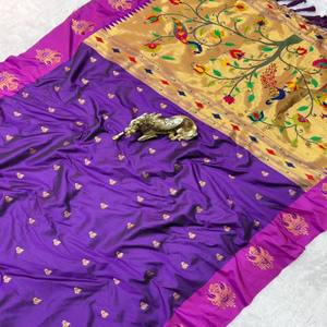 ผ้าซารีไหมเนื้อนุ่ม VASTRA COTTAGE ลาย Paithani พร้อมลายปักดิ้นทอง ขอบผ้าลายรูปนกยูงสีทอง พร้อมเสื้อผ้าลาย Brocade - Product Image 1