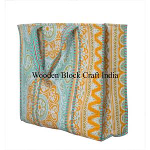 Sac fourre-tout en coton matelassé fait main avec un motif imprimé magnifique, léger et réutilisable, idéal pour le bureau et les cadeaux pour les femmes - Product Image 4