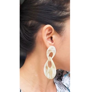 ต่างหูทรงนางฟ้า งานแกะสลักด้วยมือ ทำจากเขาควายแท้ คุณภาพดีเยี่ยม เป็นมิตรกับสิ่งแวดล้อม หรูหรา ทันสมัย สำหรับผู้หญิงและเด็กผู้หญิง ทำจากวัสดุธรรมชาติ 100% - Product Image 2