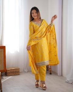 Vente chaude élégante pakistanaise Salwar Kameez avec une broderie lourde pour le mariage disponible à des prix abordables de l'Inde - Product Image 6