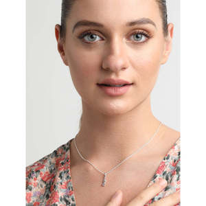 Collar con Colgante de Plata de Ley 925 CLARA, Diseño de Letra con Incrustaciones de Diamantes, Baño de Rodio y Oro Blanco, Ideal para Compromiso - Product Image 5