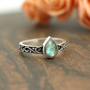 Bague en labradorite au design classique, forme poire 6x9mm, argent sterling 925, pierre précieuse artisanale, bijou minimaliste, bohème - Product Image 3