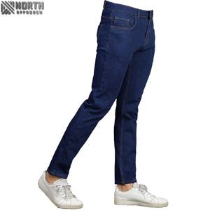 กางเกงยีนส์เดนิมผู้ชายแบบสั่งทำพิเศษ ขายส่ง กางเกงยีนส์เดนิมฟอกสีแบบมีรอยขาด สไตล์ลำลอง พร้อมโลโก้ OEM กางเกงยีนส์ Celana Pria แบบสั่งทำ - Product Image 2