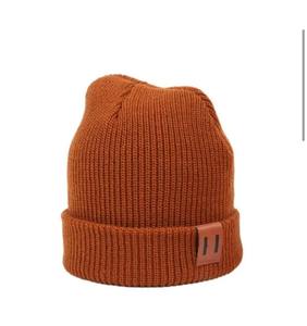 Gorro de invierno con logotipo personalizado hecho a máquina gorro de punto informal de invierno para adultos - Product Image 1