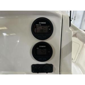 Barco Stingray 236CC 2023 Nuevo con Casco de Fibra de Vidrio (FRP) Resistente de 12m - Product Image 3