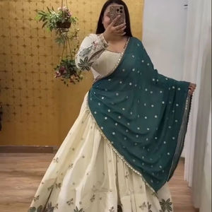 Lehenga choli กับ dupatta Flair 3.5 MTR ชุดสำหรับงานแต่งงานและงานปาร์ตี้ - Product Image 1