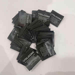 Étiquettes en polyester tissées personnalisées avec logo | Étiquettes de vêtements en forme de rouleau de pliage d'extrémité brodées lavables durables pour sacs et vêtements - Product Image 4