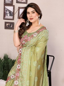 Saree en soie de créateur élégant de haute qualité avec chemisier pour le mariage et la fête aux meilleurs prix de l'Inde - Product Image 5