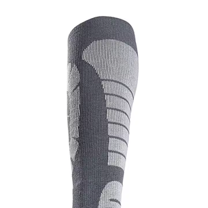 Chaussettes de sport antidérapantes de haute qualité pour hommes avec impression de logo personnalisé Nouvelle collection de chaussettes Crew en polyester - Product Image 5