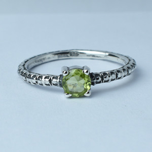 Vente en gros de bagues fines en argent sterling 925 avec pierre précieuse péridot pour femmes, toutes tailles américaines, bijoux de fête de mariage, finition polie haute brillance, Inde - Product Image 4