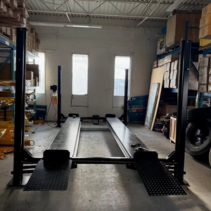Elevador de Autos de 4 Postes LIFTS XL - Capacidad de 9,000 LBS, Elevador de Vehículos de 4T para Garaje y Taller, Equipo de Elevación de Autos en Venta - Product Image 1