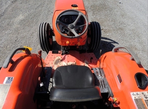 Tractor ecológico de durabilidad asequible, tractor utilitario Kubota 2WD, envío para todas las áreas y certificado - Product Image 6