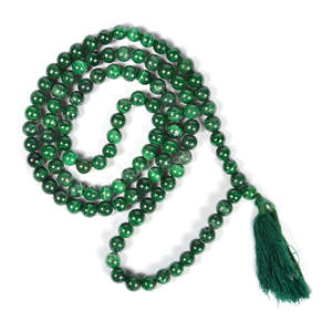 Collier Mala en Cristal de Malachite, Pierre Naturelle de Guérison pour la Transformation et l'Abondance - Product Image 1