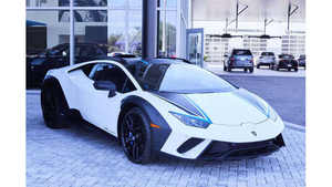 Voiture de sport d'occasion 2024 haute performance, 4.1-6L V8, coupé, transmission automatique, transmission intégrale, cuir premium, toit ouvrant panoramique - Product Image 5