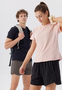 Pantalones cortos divididos sin costuras para hombre, pantalones cortos deportivos para correr tejidos transpirables de secado rápido, sólidos, ligeros, informales, con logotipo personalizado, envío DDP - Product Image 5