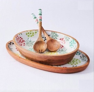 Bol de service en bois naturel de forme ronde avec un ensemble de serveurs à salade avec un design imprimé en émail Vaisselle Articles de cuisine Bol de service - Product Image 2