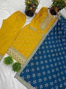 Traje DE TRABAJO DE BODA DE diseñador pesado Top y pantalón Chinon Seda Secuencia Bordado Top con pantalón y bordado y borde de encaje Dupatta - Product Image 6