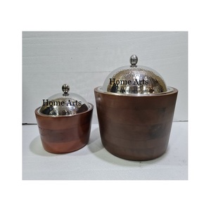 Pot de service en bois fait main avec couvercle martelé en acier inoxydable couleur or pour buffet de mariage et de fête - Product Image 3