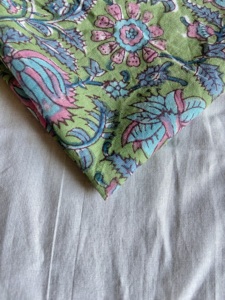 Tissu en coton imprimé à la main à motifs floraux vert olive, design botanique vintage indo-européen - Product Image 2