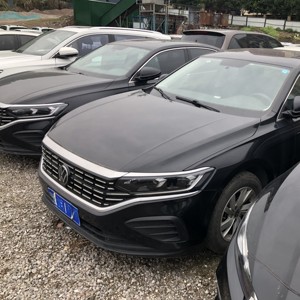 En stock : Volkswagen Passat 2023 d'occasion, automatique, turbo, cuir, jantes R18, essence, berline, en bon état - Product Image 1