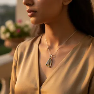 Pendentif en argent sterling avec cristal naturel œil de tigre, hypoallergénique et sans nickel, pour femme, à porter au quotidien, idéal pour offrir - Product Image 3