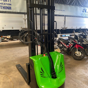 Característica especial E-Series Transpaleta manual semiautomática Carga de mercancías Motor de 1,5 toneladas Garantía 1 año Mecánica en Vietnam - Product Image 1