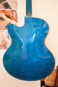 Guitare électrique artisanale Yunzhi <span class=keywords><strong>Jazz</strong></span> Hollow Body, finition nitro bleu brillant, corps en épicéa massif et érable flammé, manche en ébène, fabriquée par un lutier - Product Image 5
