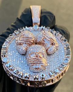 Pendentifs et breloques de bijoux fins glacés pour hommes en argent 925 de meilleure qualité avec diamant Moissanite VVS disponible à la vente - Product Image 1