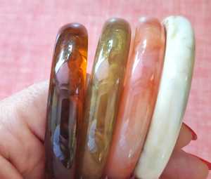 กำไลเรซินคุณภาพสูงลายธรรมชาติทำด้วยมือด้วยดอกไม้ใบไม้และหิน - Product Image 5